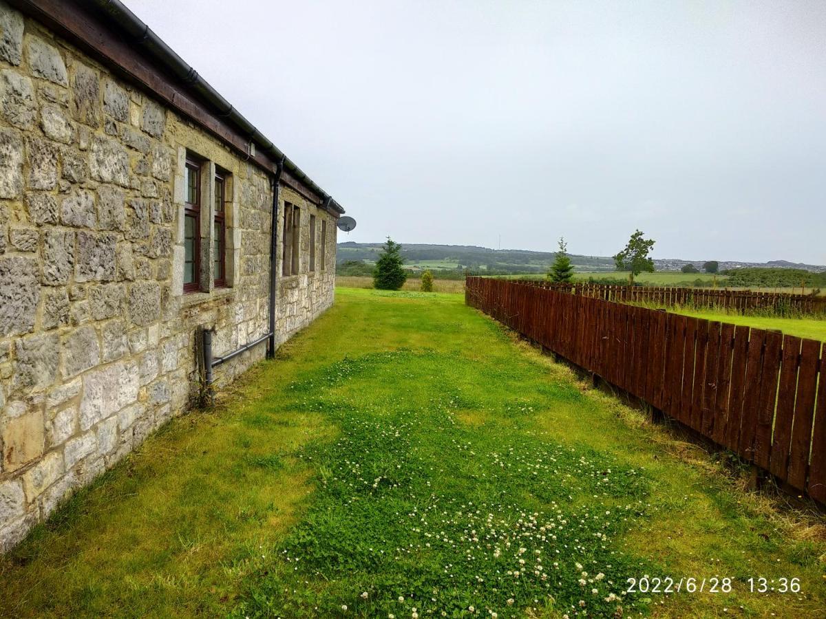 Cottage With Panoramic Views Kirk of Shotts Eksteriør bilde